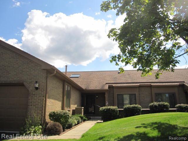 2126 London Bridge Drive, Unit 74 Rochester, MI 48307 - Photo 1 of 7 IMG_3470