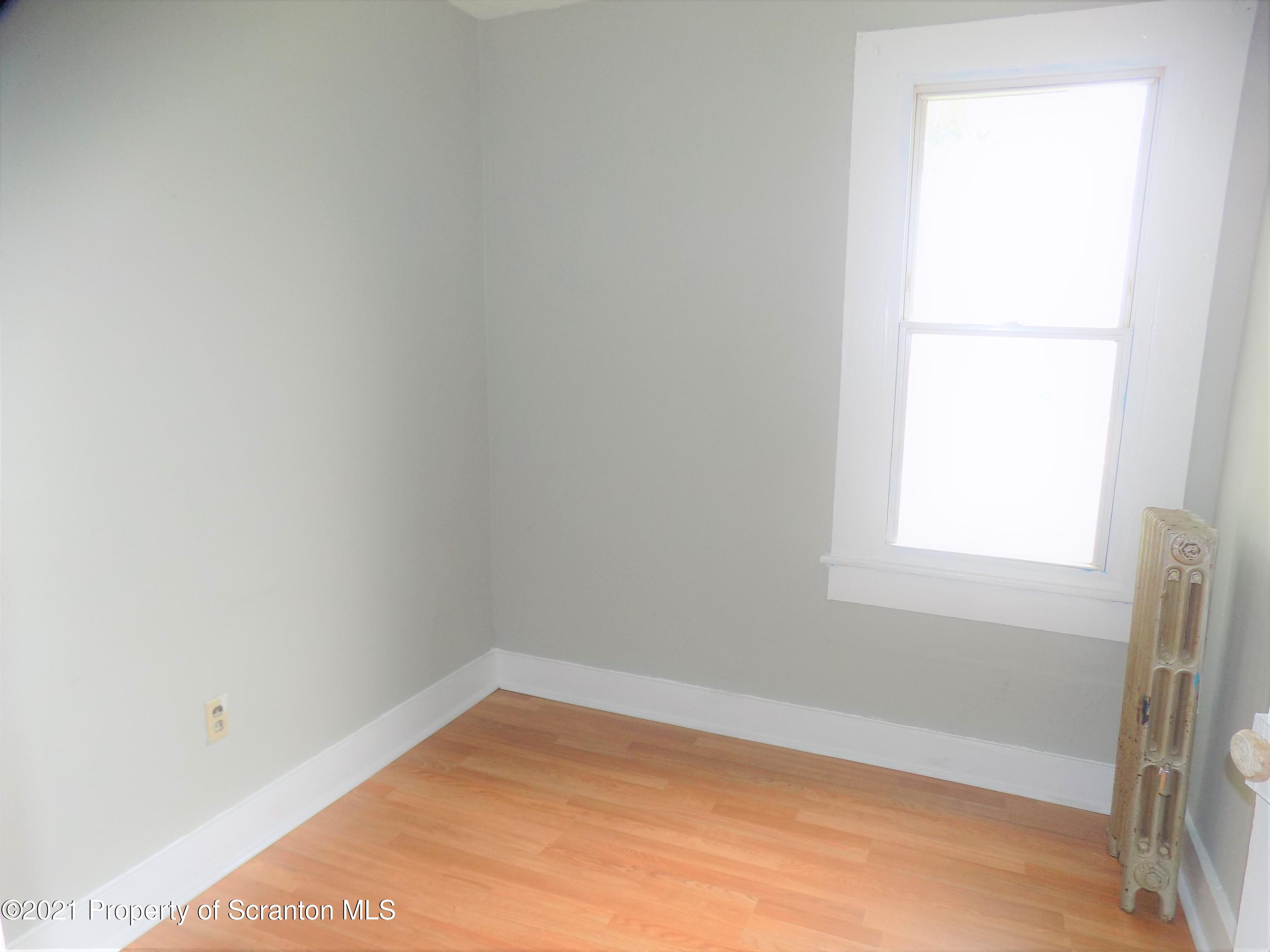 344 Maple Street Scranton, PA 18505 - Photo 8 of 13 Bed 2