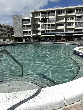 $149,000 | 410 Southeast 2nd Street, Unit 415, Hallandale Beach, FL 33009