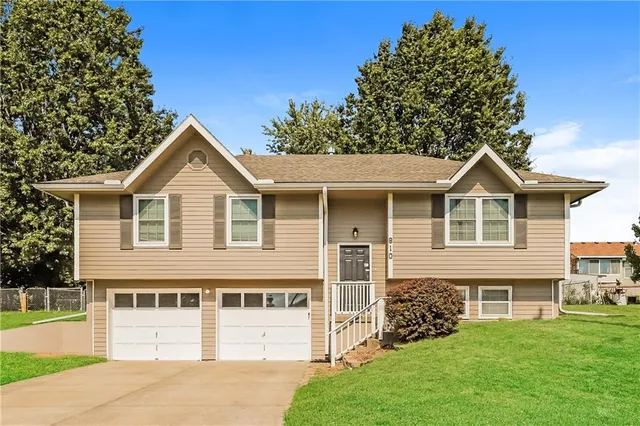 $1,875 | 810 Rowell Street, Excelsior Springs, MO 64024