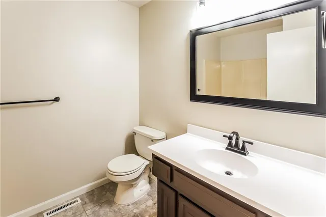 $1,875 | 810 Rowell Street, Excelsior Springs, MO 64024