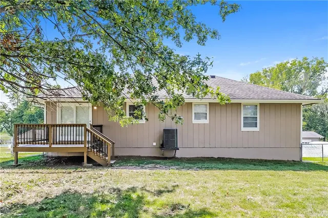 $1,875 | 810 Rowell Street, Excelsior Springs, MO 64024