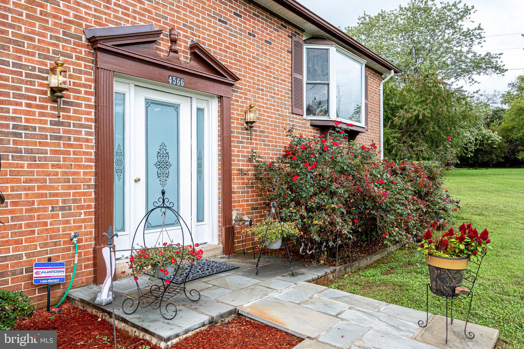 4566 Sudley Road Gainesville, VA 20155 - Photo 2 of 30 Welcoming front stoop