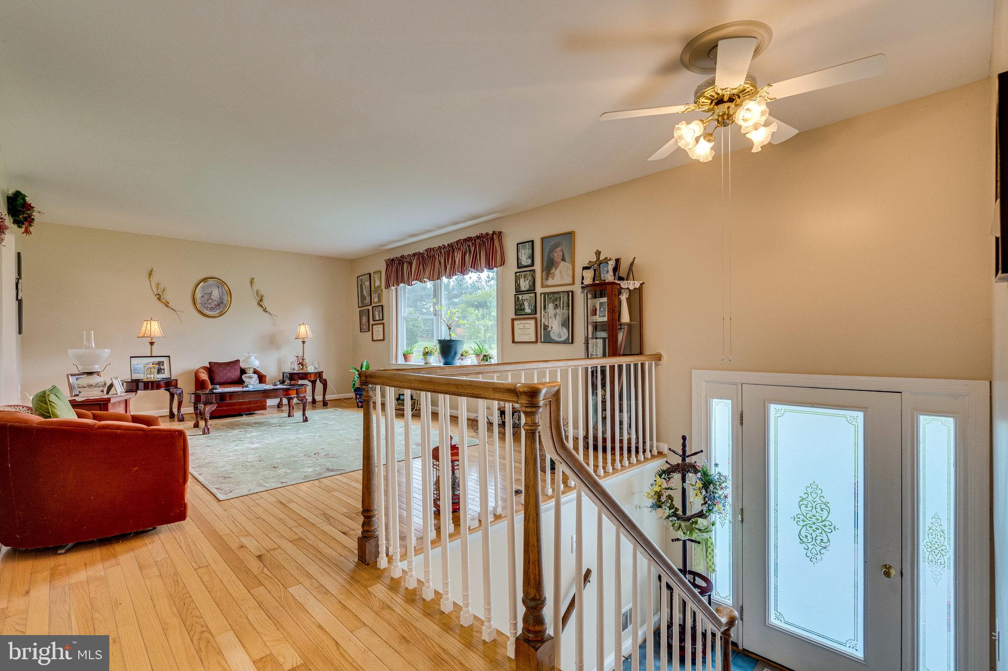 4566 Sudley Road Gainesville, VA 20155 - Photo 4 of 30 Formal living room