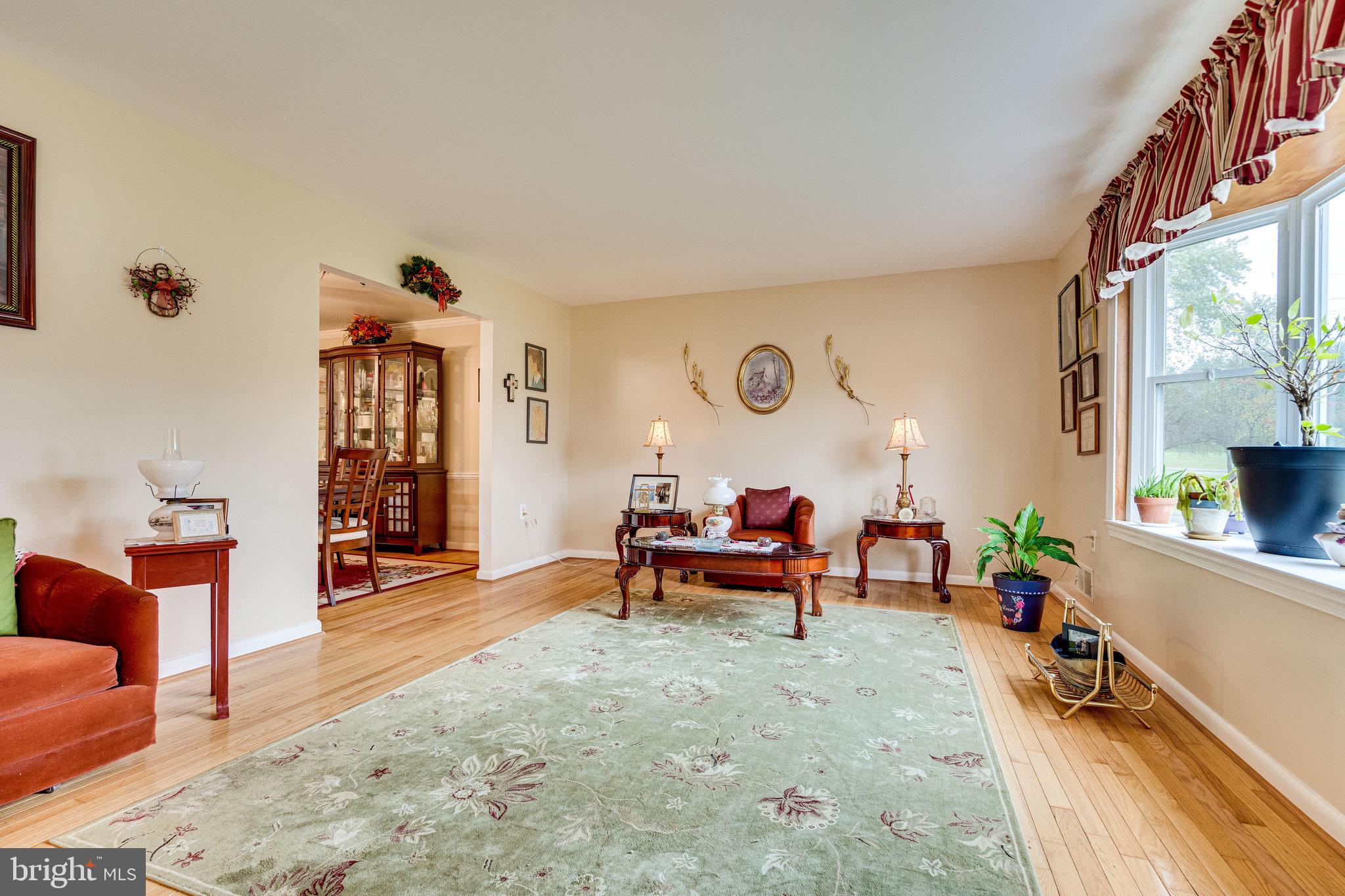 4566 Sudley Road Gainesville, VA 20155 - Photo 5 of 30 Open and bright!