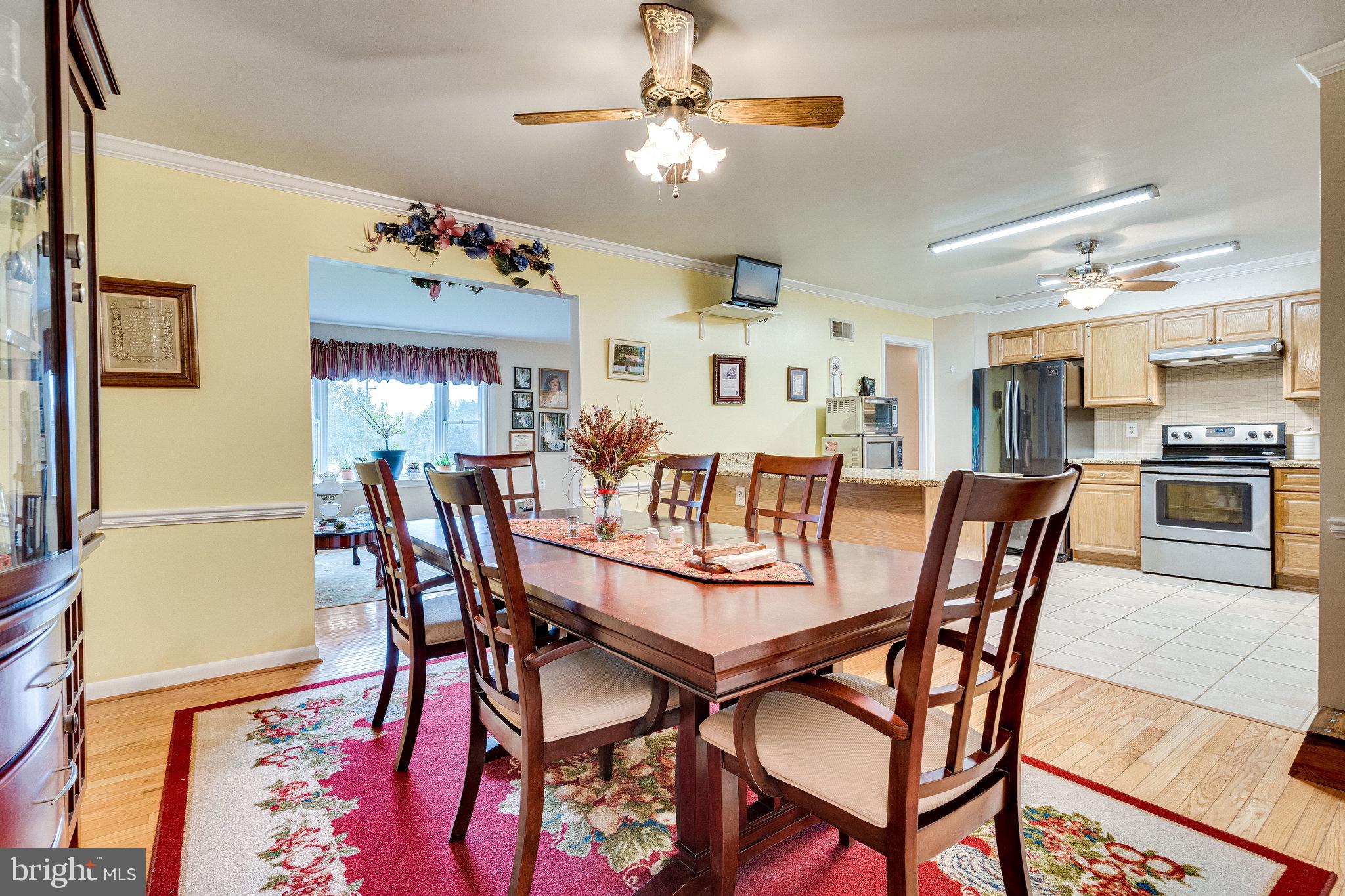 4566 Sudley Road Gainesville, VA 20155 - Photo 7 of 30 Nice and open to the kitchen!