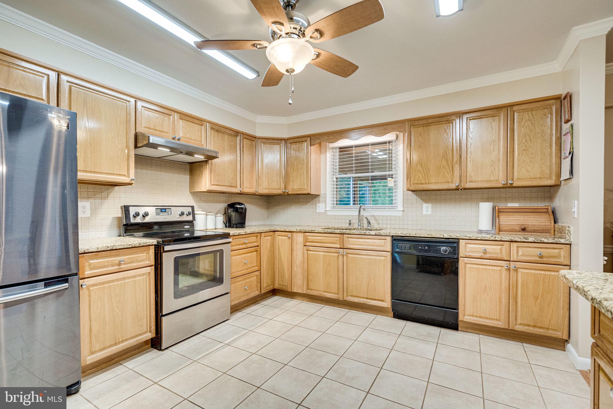 4566 Sudley Road Gainesville, VA 20155 - Photo 8 of 30 Updated kitchen