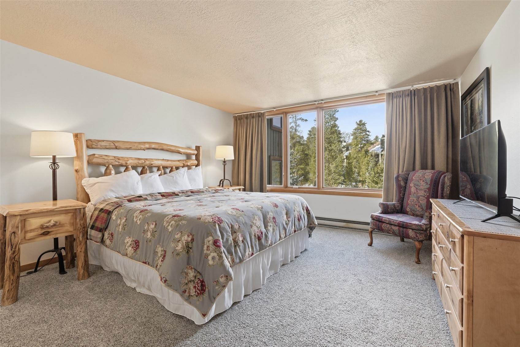 21700 Highway 6, Unit 2015 Keystone, CO 80435 - Photo 33 of 50 a bed sitting in a bedroom next to a window