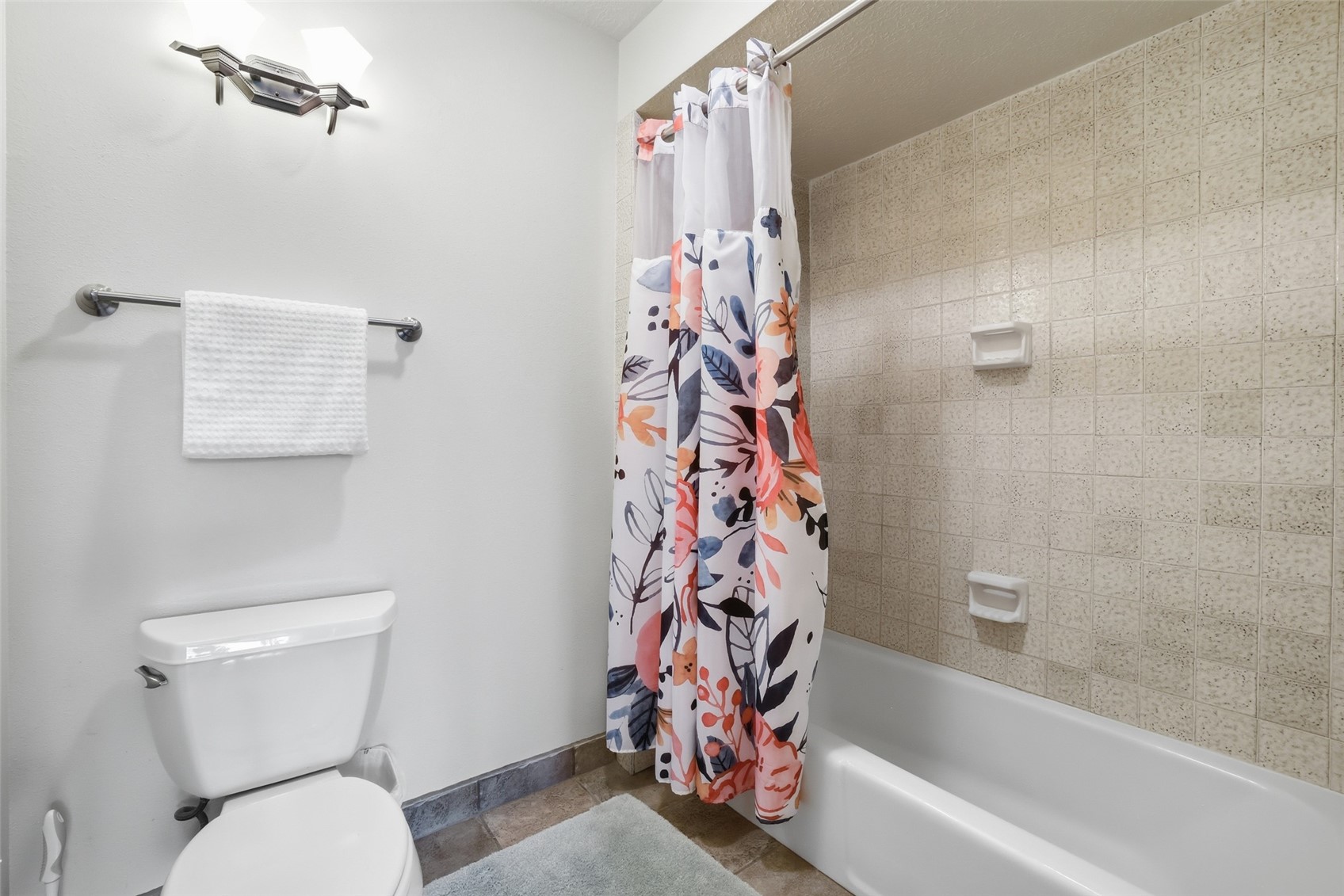 21700 Highway 6, Unit 2015 Keystone, CO 80435 - Photo 36 of 50 a bathroom with a toilet and a bathtub