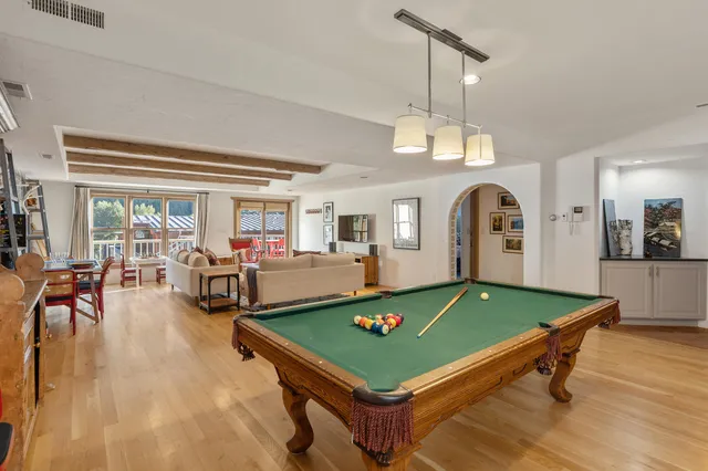 a picture of city view