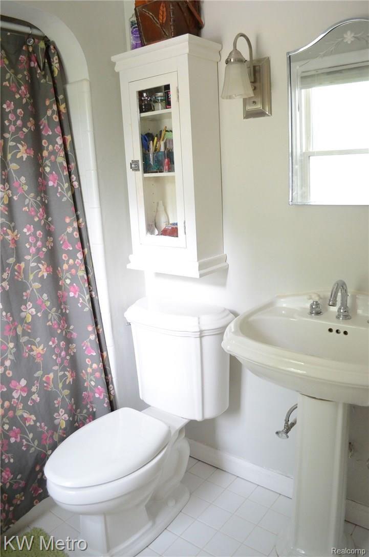 1608 Cambridge Road Berkley, MI 48072 - Photo 9 of 16 DSC_5141.jpg