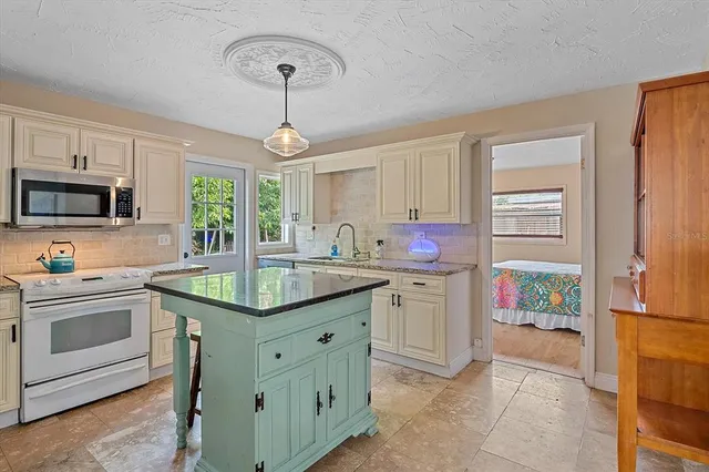 $560,000 | 2313 Loma Linda Street, Sarasota, FL 34239