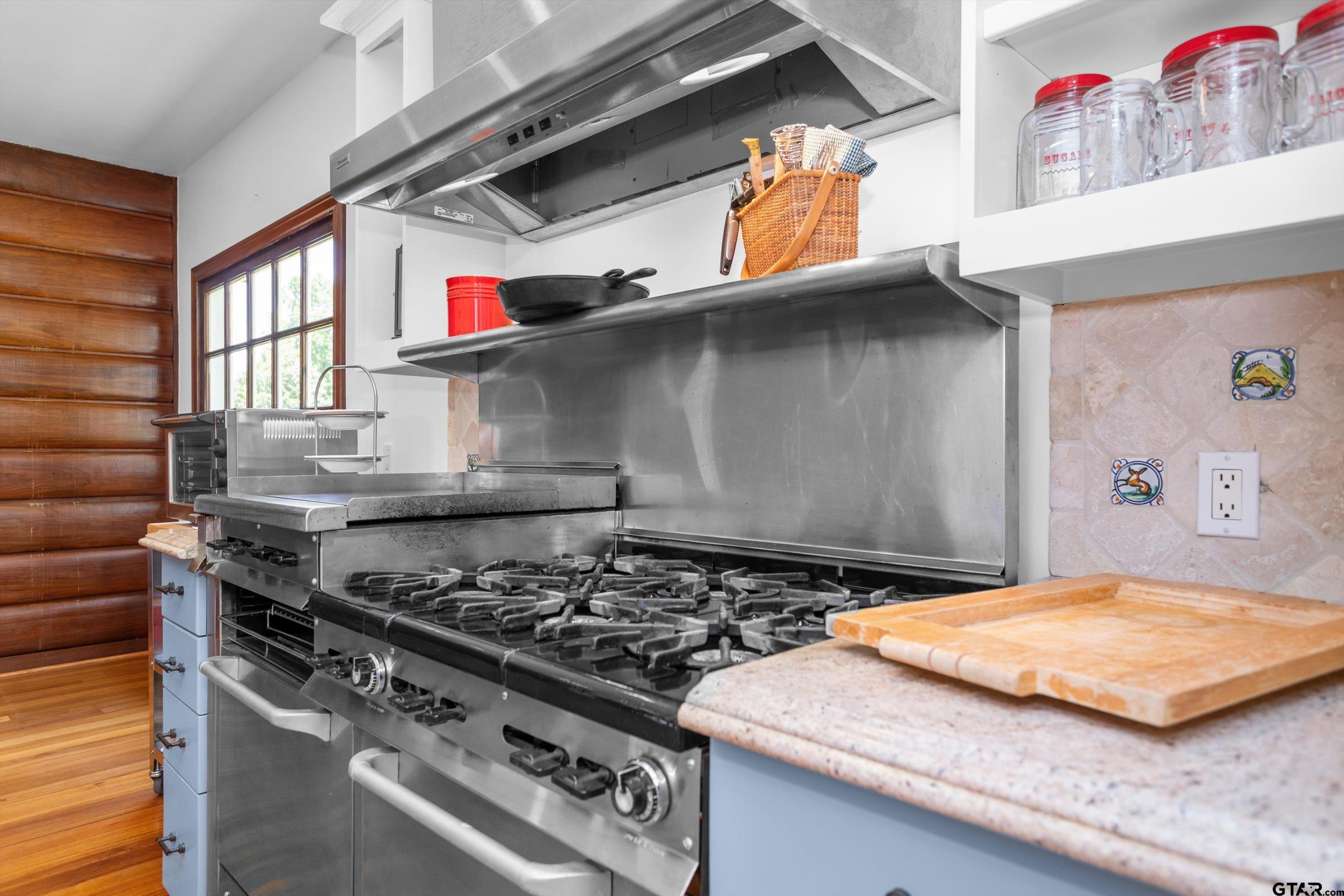 656 Vineyard View Ranch Grapeland, TX 75844 - Photo 15 of 31 a stove top oven sitting inside of a kitchen
