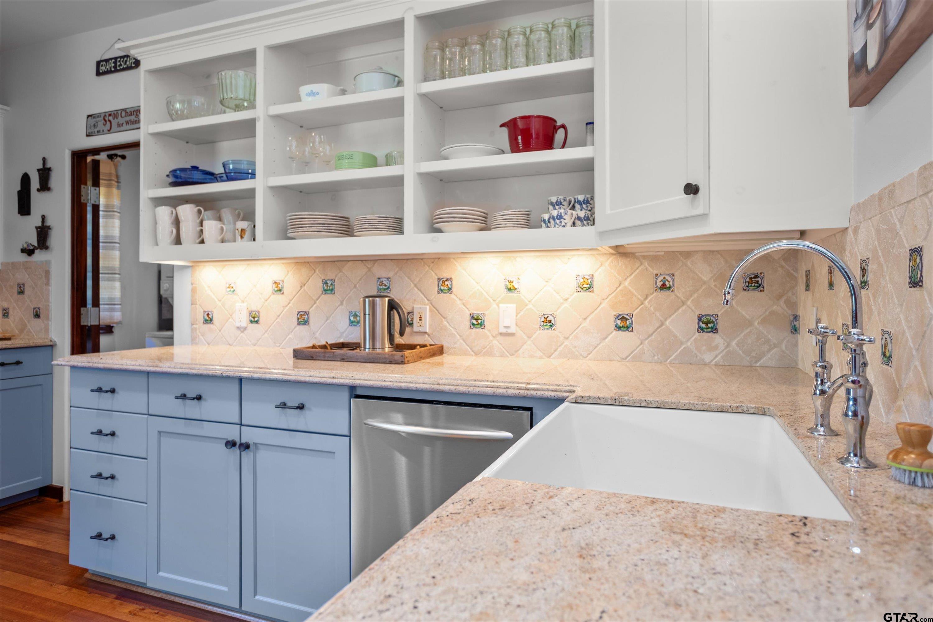 656 Vineyard View Ranch Grapeland, TX 75844 - Photo 16 of 31 a view of cabinets a oven with white cabinets