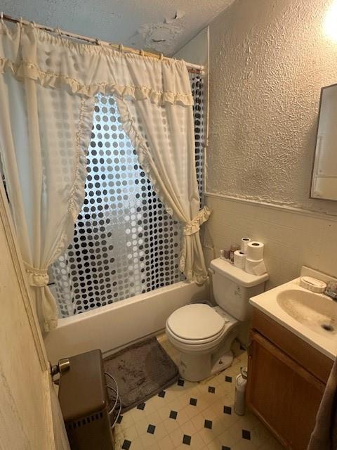 2340 Macon Street Dallas, TX 75215 - Photo 13 of 30 a bathroom with a sink toilet and shower