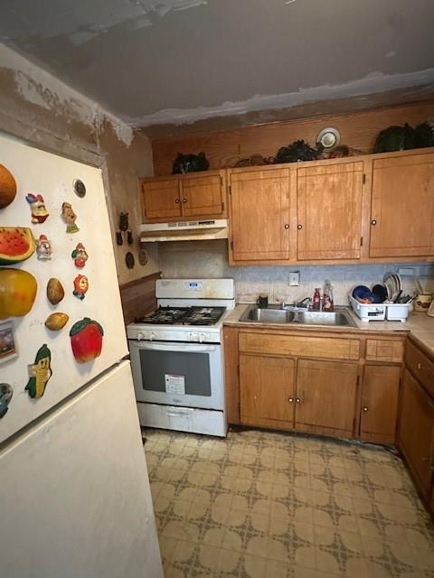 2340 Macon Street Dallas, TX 75215 - Photo 23 of 30 a kitchen with a stove a sink and a refrigerator