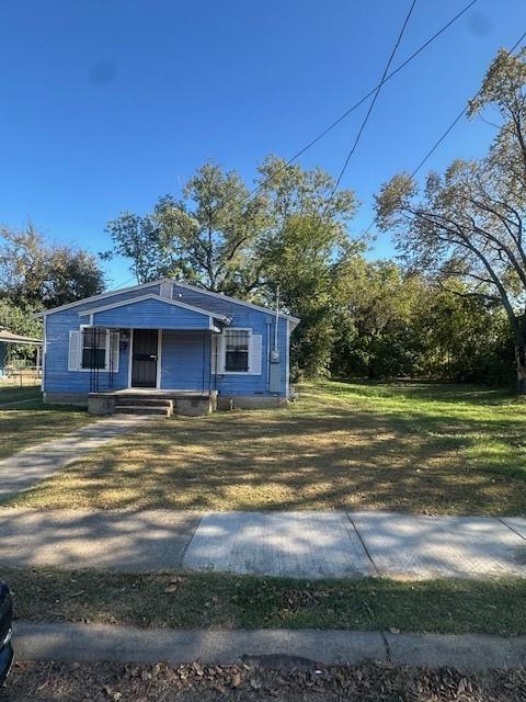 2340 Macon Street Dallas, TX 75215 - Photo 28 of 30 a view of a house with a yard