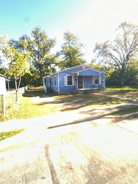 2340 Macon Street Dallas, TX 75215 - Photo 29 of 30 a view of a house with a swimming pool