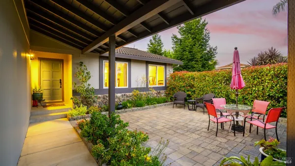 $1,200,000 | 400 Smith Court, Petaluma, CA 94952