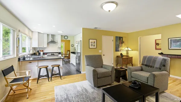 $1,200,000 | 400 Smith Court, Petaluma, CA 94952