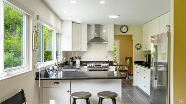 $1,200,000 | 400 Smith Court, Petaluma, CA 94952