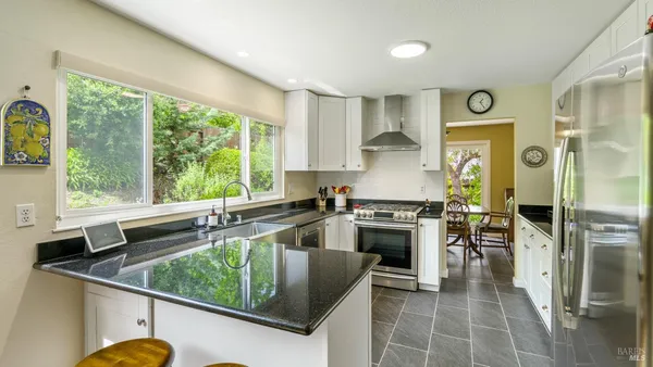 $1,200,000 | 400 Smith Court, Petaluma, CA 94952