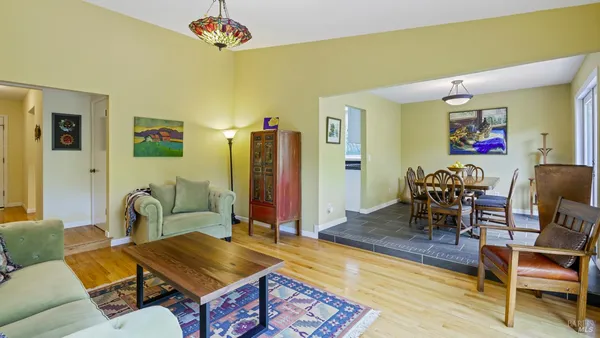 $1,200,000 | 400 Smith Court, Petaluma, CA 94952