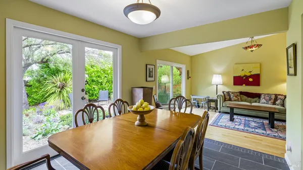 $1,200,000 | 400 Smith Court, Petaluma, CA 94952