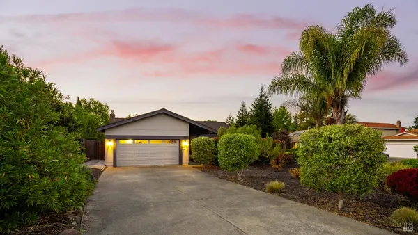 $1,200,000 | 400 Smith Court, Petaluma, CA 94952