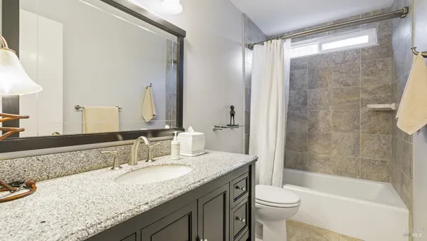 $1,200,000 | 400 Smith Court, Petaluma, CA 94952