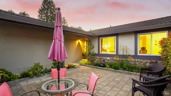 $1,200,000 | 400 Smith Court, Petaluma, CA 94952