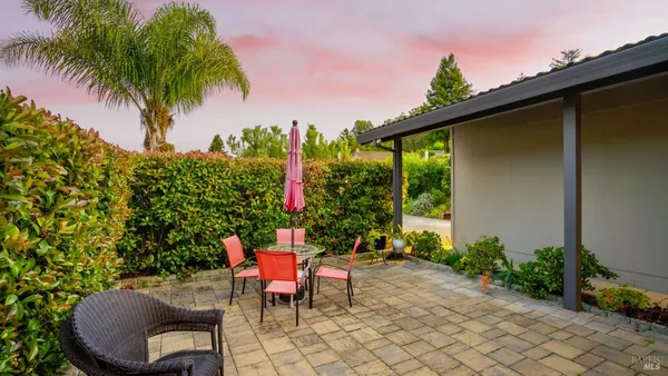 $1,200,000 | 400 Smith Court, Petaluma, CA 94952