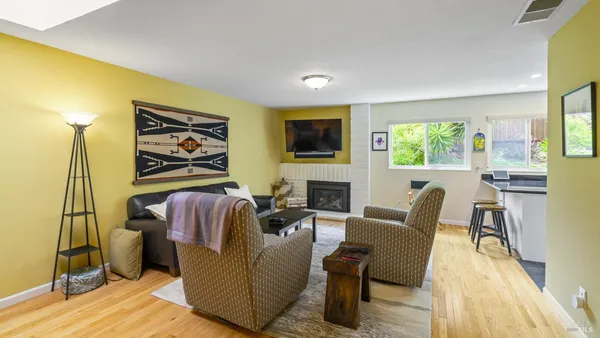 $1,200,000 | 400 Smith Court, Petaluma, CA 94952