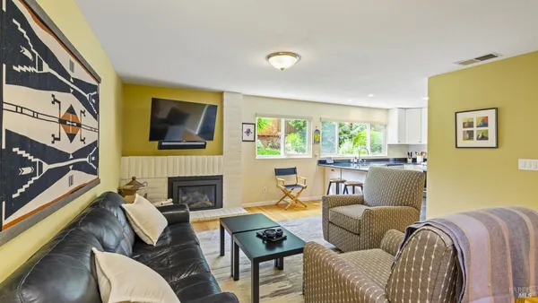 $1,200,000 | 400 Smith Court, Petaluma, CA 94952