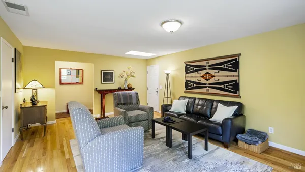 $1,200,000 | 400 Smith Court, Petaluma, CA 94952
