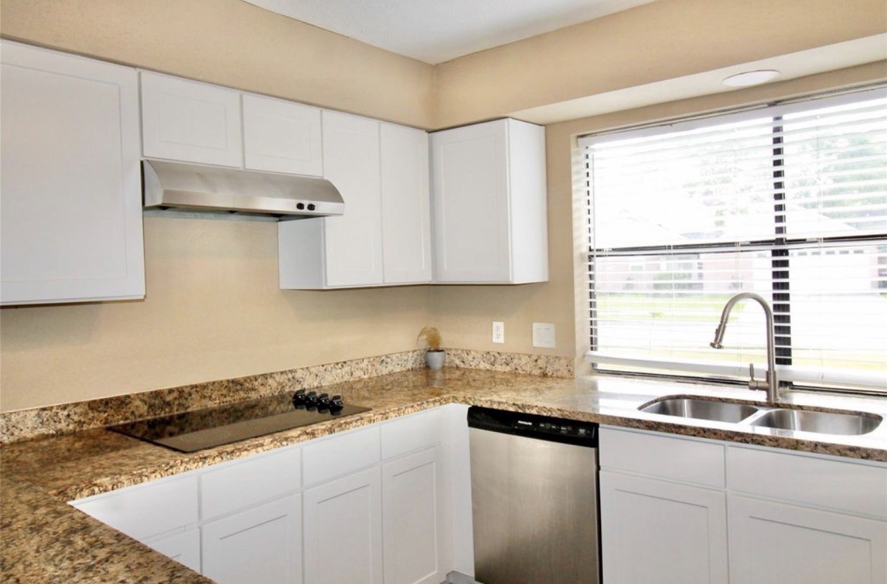 4701 Spring Lane Baytown, TX 77521 - Photo 7 of 22