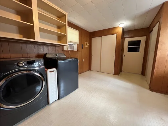 a view of a storage & utility room with washer and dryer
