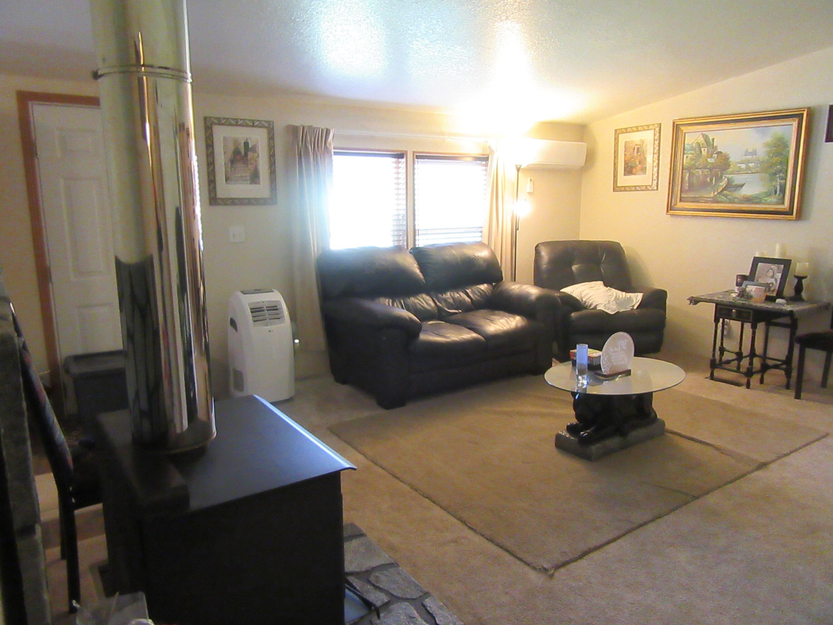 37187 Rollingwood Road Chiloquin, OR 97624 - Photo 10 of 33 livingroom 1