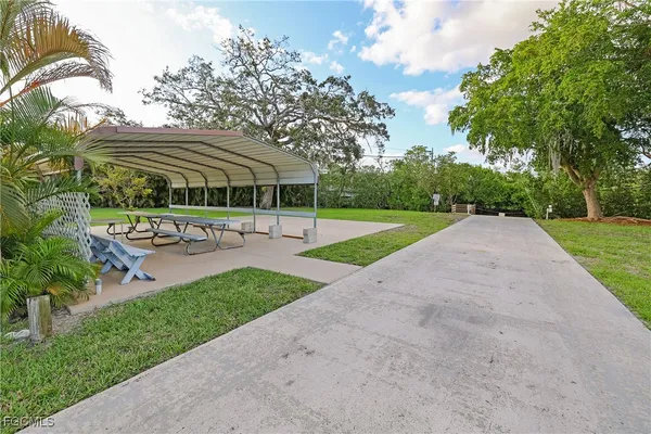 $2,300 | 1747 Beverly Drive, Naples, FL 34114
