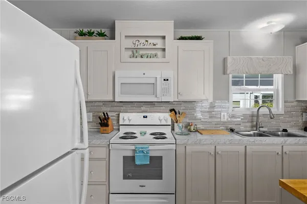 $2,300 | 1747 Beverly Drive, Naples, FL 34114