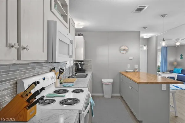 $2,300 | 1747 Beverly Drive, Naples, FL 34114