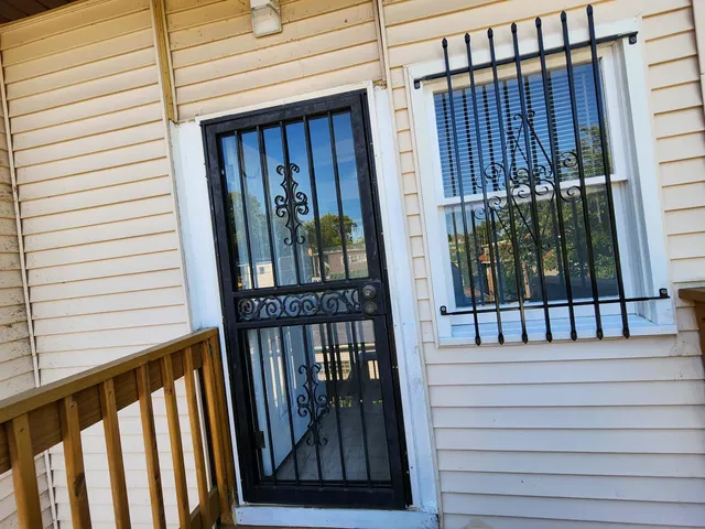 $1,400 | 7553 South Luella Avenue, Chicago, IL 60649