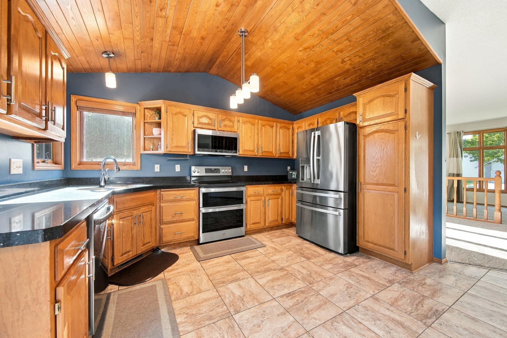 490 Hawthorn Road Lino Lakes, MN 55014 - Photo 6 of 54 Gallery Image 6