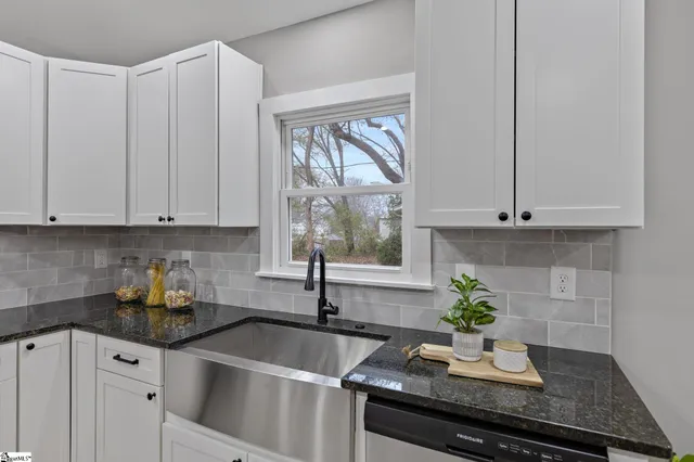 $284,900 | 9 Brooks Avenue, Greenville, SC 29617