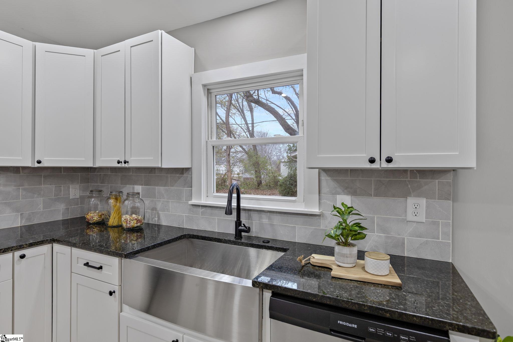 9 Brooks Avenue Greenville, SC 29617 - Photo 15 of 31