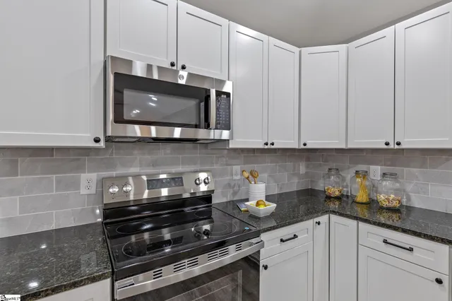 $284,900 | 9 Brooks Avenue, Greenville, SC 29617