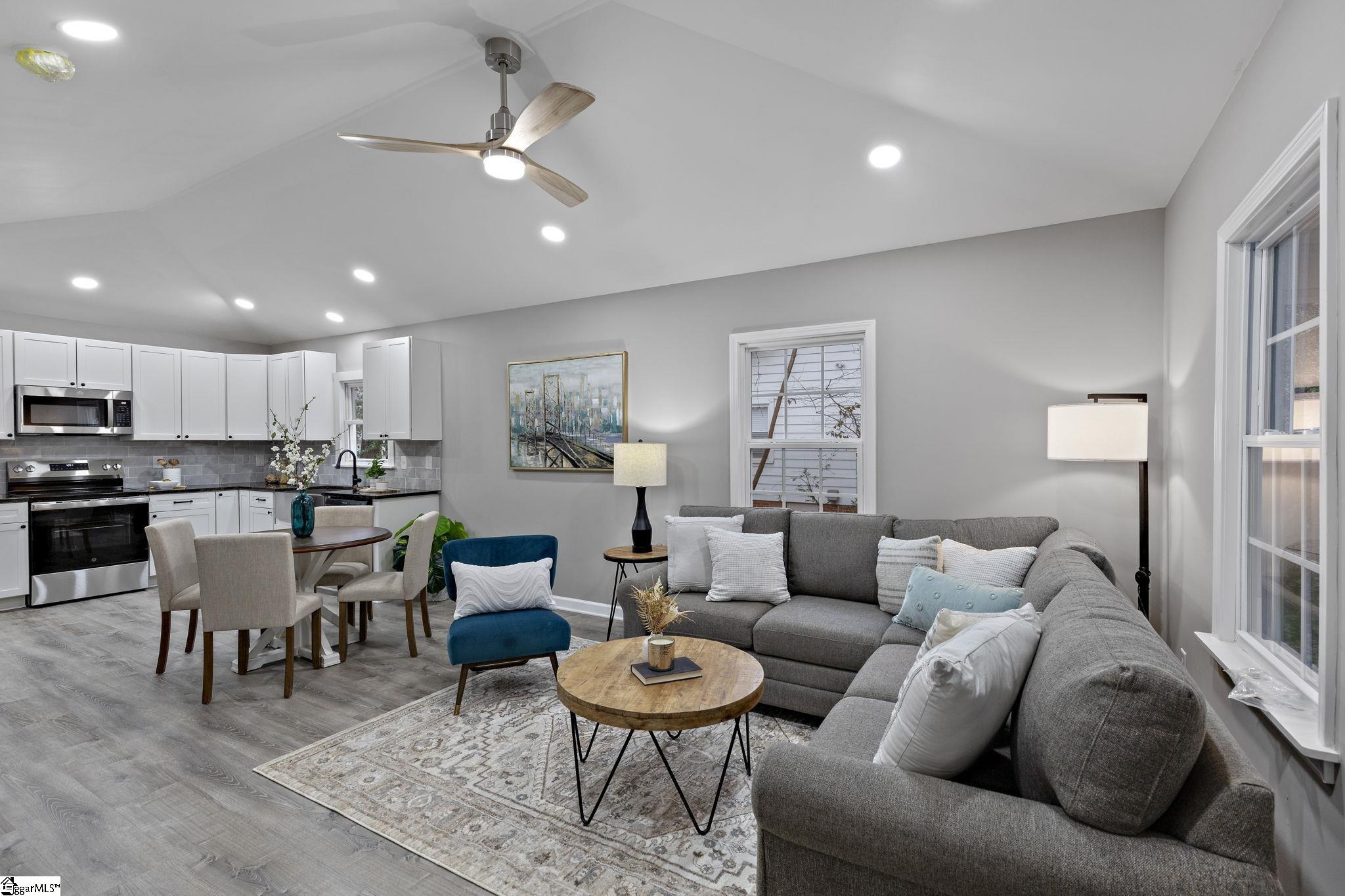 9 Brooks Avenue Greenville, SC 29617 - Photo 2 of 31