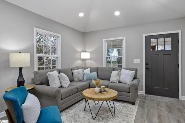 $284,900 | 9 Brooks Avenue, Greenville, SC 29617