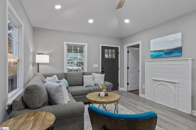 $284,900 | 9 Brooks Avenue, Greenville, SC 29617