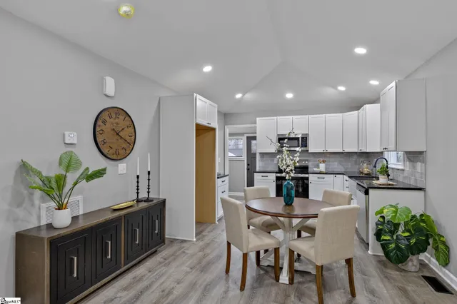 $284,900 | 9 Brooks Avenue, Greenville, SC 29617